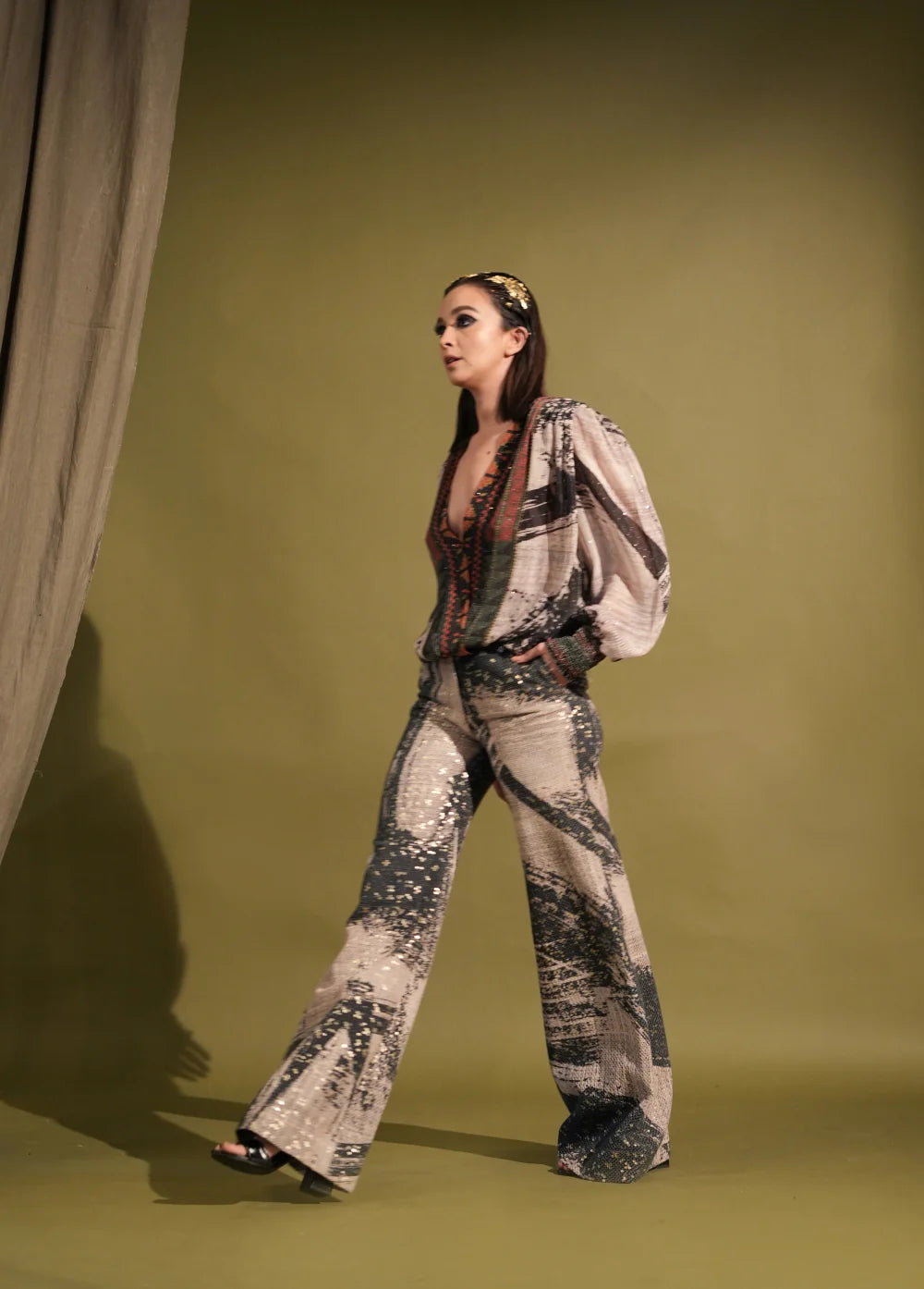 Black & White Placement Print Top